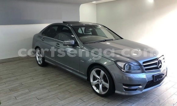 Nunua Ilio tumika Mercedes‒Benz C-klasse Silver Gari ndani ya Ezulwini nchini Hhohho Nunua Ilio tumika Mercedes‒Benz C-klasse Silver Gari ndani ya Ezulwini nchini Hhohho