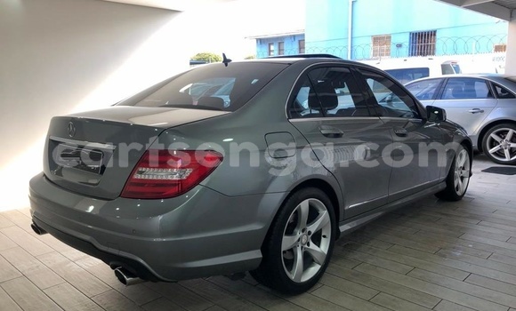 Nunua Ilio tumika Mercedes‒Benz C-klasse Silver Gari ndani ya Ezulwini nchini Hhohho Nunua Ilio tumika Mercedes‒Benz C-klasse Silver Gari ndani ya Ezulwini nchini Hhohho