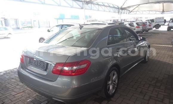 Acheter Occasion Voiture Mercedes-Benz E-Classe Gris à Mbabane, Manzini Acheter Occasion Voiture Mercedes-Benz E-Classe Gris à Mbabane, Manzini