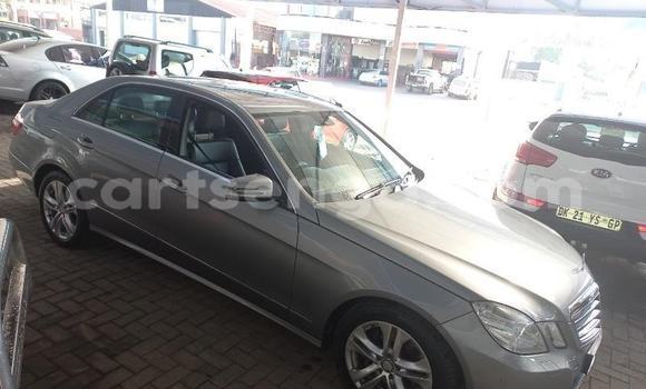 Acheter Occasion Voiture Mercedes-Benz E-Classe Gris à Mbabane, Manzini Acheter Occasion Voiture Mercedes-Benz E-Classe Gris à Mbabane, Manzini