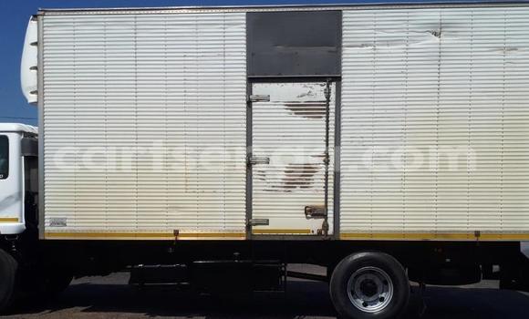 Acheter Occasion Utilitaire Nissan UD Blanc à Big Bend, Lubombo District Acheter Occasion Utilitaire Nissan UD Blanc à Big Bend, Lubombo District