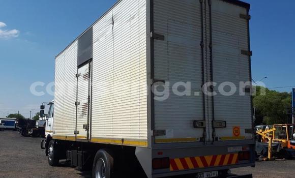 Acheter Occasion Utilitaire Nissan UD Blanc à Big Bend, Lubombo District Acheter Occasion Utilitaire Nissan UD Blanc à Big Bend, Lubombo District