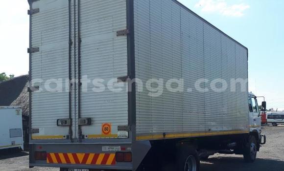 Acheter Occasion Utilitaire Nissan UD Blanc à Big Bend, Lubombo District Acheter Occasion Utilitaire Nissan UD Blanc à Big Bend, Lubombo District