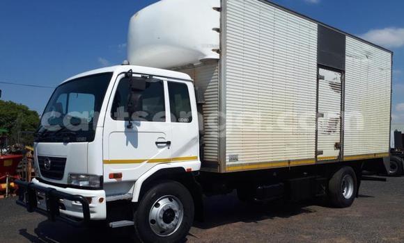 Acheter Occasion Utilitaire Nissan UD Blanc à Big Bend, Lubombo District Acheter Occasion Utilitaire Nissan UD Blanc à Big Bend, Lubombo District