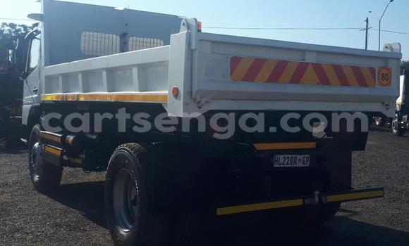 Acheter Occasion Utilitaire Mercedes‒Benz Tipper Blanc à Big Bend, Lubombo District Acheter Occasion Utilitaire Mercedes‒Benz Tipper Blanc à Big Bend, Lubombo District