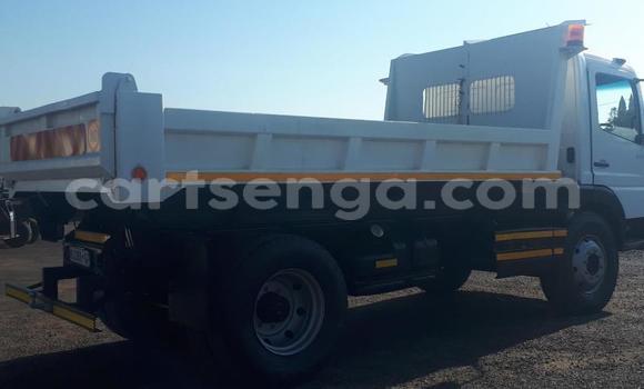 Acheter Occasion Utilitaire Mercedes‒Benz Tipper Blanc à Big Bend, Lubombo District Acheter Occasion Utilitaire Mercedes‒Benz Tipper Blanc à Big Bend, Lubombo District