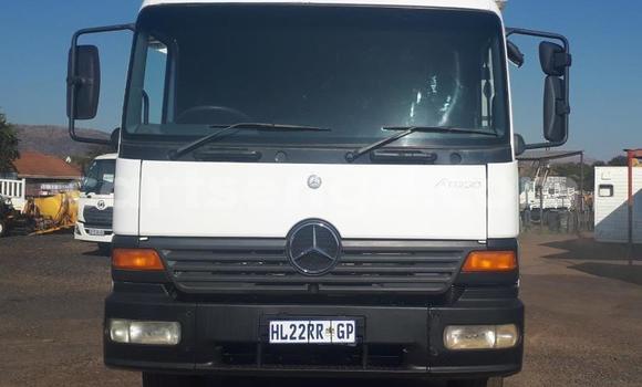 Acheter Occasion Utilitaire Mercedes‒Benz Tipper Blanc à Big Bend, Lubombo District Acheter Occasion Utilitaire Mercedes‒Benz Tipper Blanc à Big Bend, Lubombo District