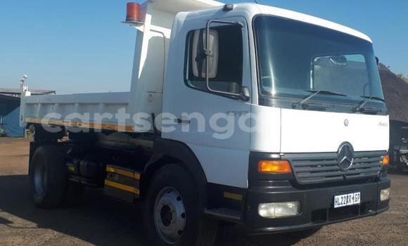 Acheter Occasion Utilitaire Mercedes‒Benz Tipper Blanc à Big Bend, Lubombo District Acheter Occasion Utilitaire Mercedes‒Benz Tipper Blanc à Big Bend, Lubombo District