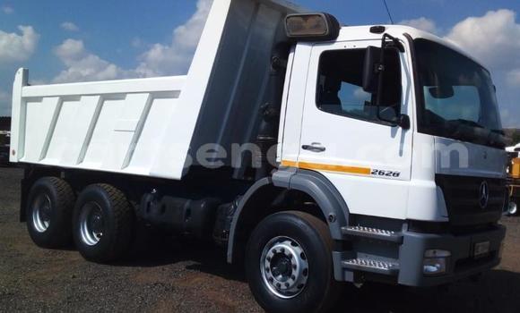 Acheter Occasion Utilitaire Mercedes‒Benz Tipper Blanc à Big Bend, Lubombo District Acheter Occasion Utilitaire Mercedes‒Benz Tipper Blanc à Big Bend, Lubombo District