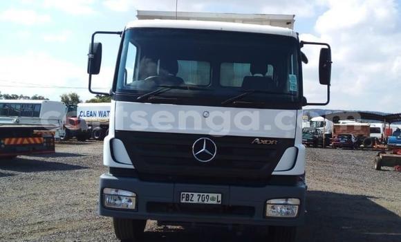 Acheter Occasion Utilitaire Mercedes‒Benz Tipper Blanc à Big Bend, Lubombo District Acheter Occasion Utilitaire Mercedes‒Benz Tipper Blanc à Big Bend, Lubombo District
