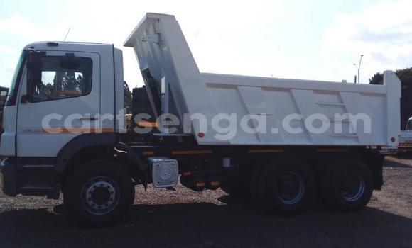 Acheter Occasion Utilitaire Mercedes‒Benz Tipper Blanc à Big Bend, Lubombo District Acheter Occasion Utilitaire Mercedes‒Benz Tipper Blanc à Big Bend, Lubombo District