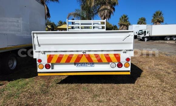 Acheter Occasion Utilitaire Nissan UD Blanc à Big Bend, Lubombo District Acheter Occasion Utilitaire Nissan UD Blanc à Big Bend, Lubombo District