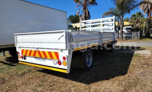 Acheter Occasion Utilitaire Nissan UD Blanc à Big Bend, Lubombo District Acheter Occasion Utilitaire Nissan UD Blanc à Big Bend, Lubombo District
