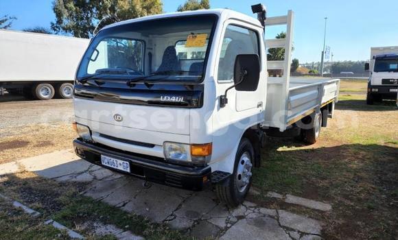 Acheter Occasion Utilitaire Nissan UD Blanc à Big Bend, Lubombo District Acheter Occasion Utilitaire Nissan UD Blanc à Big Bend, Lubombo District