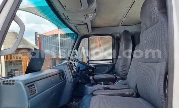 Acheter Occasion Utilitaire Nissan UD Blanc à Big Bend, Lubombo District Acheter Occasion Utilitaire Nissan UD Blanc à Big Bend, Lubombo District