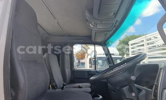 Acheter Occasion Utilitaire Nissan UD Blanc à Big Bend, Lubombo District Acheter Occasion Utilitaire Nissan UD Blanc à Big Bend, Lubombo District