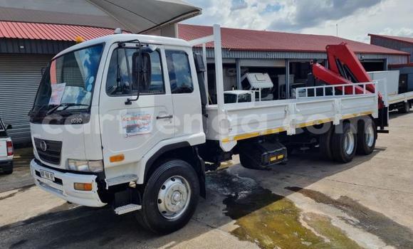 Acheter Occasion Utilitaire Nissan UD Blanc à Big Bend, Lubombo District Acheter Occasion Utilitaire Nissan UD Blanc à Big Bend, Lubombo District