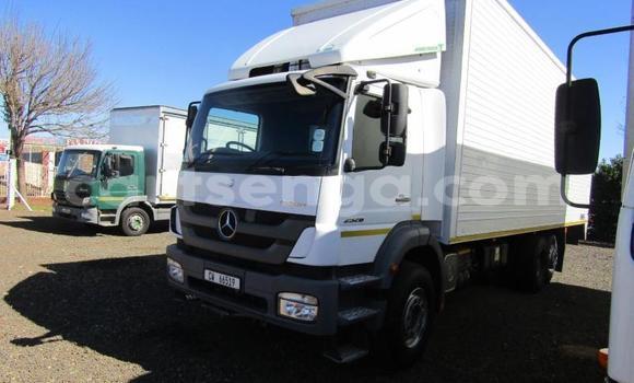Acheter Occasion Utilitaire Mercedes‒Benz Truck Blanc à Big Bend, Lubombo District Acheter Occasion Utilitaire Mercedes‒Benz Truck Blanc à Big Bend, Lubombo District