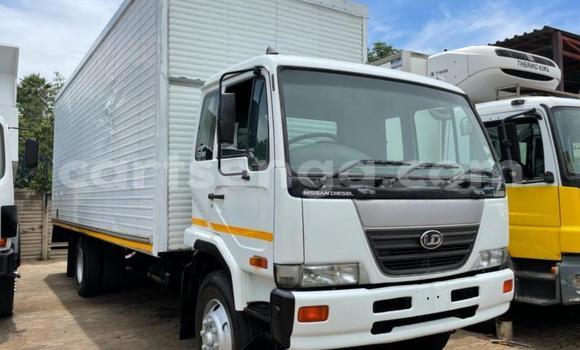 Nunua Ilio tumika Nissan UD White Lori ndani ya Big Bend nchini Wilaya ya Lubombo Nunua Ilio tumika Nissan UD White Lori ndani ya Big Bend nchini Wilaya ya Lubombo