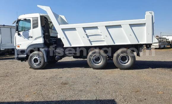 Acheter Occasion Utilitaire Nissan UD Blanc à Big Bend, Lubombo District Acheter Occasion Utilitaire Nissan UD Blanc à Big Bend, Lubombo District