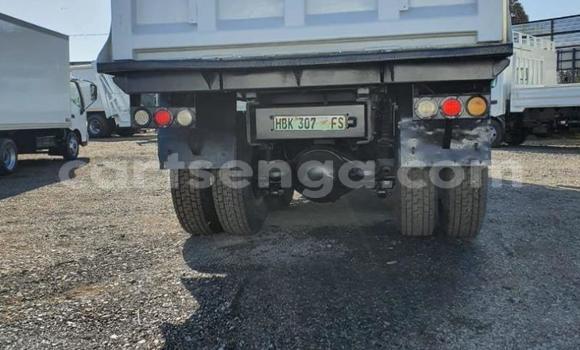 Acheter Occasion Utilitaire Nissan UD Blanc à Big Bend, Lubombo District Acheter Occasion Utilitaire Nissan UD Blanc à Big Bend, Lubombo District