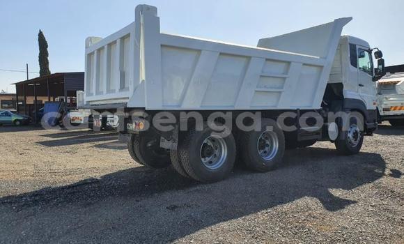 Acheter Occasion Utilitaire Nissan UD Blanc à Big Bend, Lubombo District Acheter Occasion Utilitaire Nissan UD Blanc à Big Bend, Lubombo District