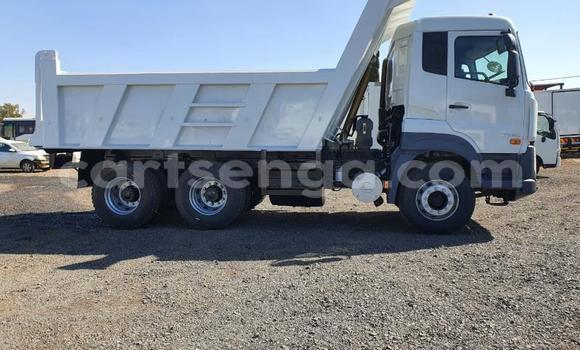 Acheter Occasion Utilitaire Nissan UD Blanc à Big Bend, Lubombo District Acheter Occasion Utilitaire Nissan UD Blanc à Big Bend, Lubombo District