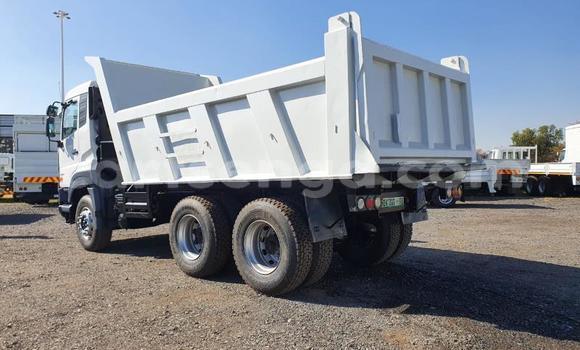 Acheter Occasion Utilitaire Nissan UD Blanc à Big Bend, Lubombo District Acheter Occasion Utilitaire Nissan UD Blanc à Big Bend, Lubombo District