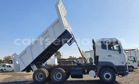 Acheter Occasion Utilitaire Nissan UD Blanc à Big Bend, Lubombo District Acheter Occasion Utilitaire Nissan UD Blanc à Big Bend, Lubombo District