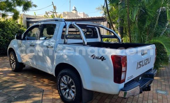 Acheter Occasion Voiture Isuzu KB Blanc à Big Bend, Lubombo District Acheter Occasion Voiture Isuzu KB Blanc à Big Bend, Lubombo District