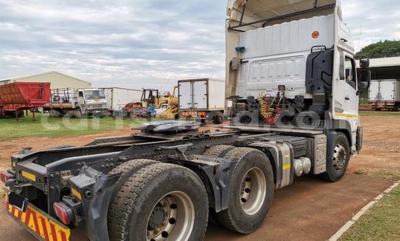 Acheter Occasion Utilitaire Nissan UD Blanc à Big Bend, Lubombo District Acheter Occasion Utilitaire Nissan UD Blanc à Big Bend, Lubombo District