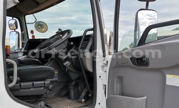 Acheter Occasion Utilitaire Nissan UD Blanc à Big Bend, Lubombo District Acheter Occasion Utilitaire Nissan UD Blanc à Big Bend, Lubombo District