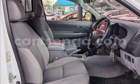 Nunua Ilio tumika Toyota Hilux White Gari ndani ya Big Bend nchini Wilaya ya Lubombo Nunua Ilio tumika Toyota Hilux White Gari ndani ya Big Bend nchini Wilaya ya Lubombo