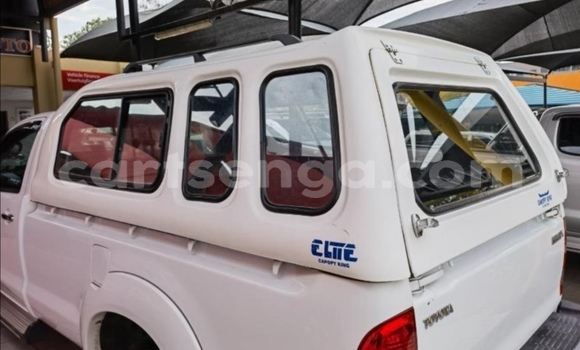 Nunua Ilio tumika Toyota Hilux White Gari ndani ya Big Bend nchini Wilaya ya Lubombo Nunua Ilio tumika Toyota Hilux White Gari ndani ya Big Bend nchini Wilaya ya Lubombo