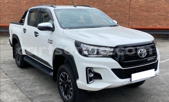 Buy Used Toyota Hilux White Car in Big Bend in Lubombo District