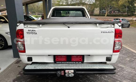 Buy Used Toyota Hilux White Car in Ezulwini in Hhohho Buy Used Toyota Hilux White Car in Ezulwini in Hhohho