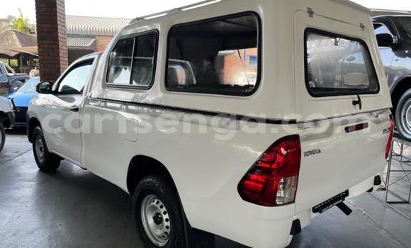 Buy Used Toyota Hilux White Car in Ezulwini in Hhohho Buy Used Toyota Hilux White Car in Ezulwini in Hhohho
