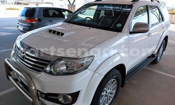 Acheter Occasion Voiture Toyota Fortuner Blanc à Ezulwini, Hhohho