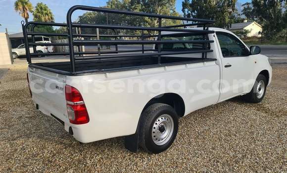 Nunua Ilio tumika Toyota Hilux White Gari ndani ya Ezulwini nchini Hhohho Nunua Ilio tumika Toyota Hilux White Gari ndani ya Ezulwini nchini Hhohho