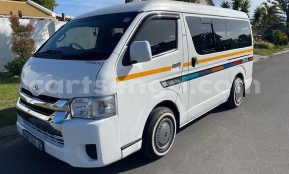 Buy Used Toyota Hiace White Car in Mbabane in Manzini Buy Used Toyota Hiace White Car in Mbabane in Manzini