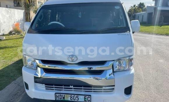 Buy Used Toyota Hiace White Car in Mbabane in Manzini Buy Used Toyota Hiace White Car in Mbabane in Manzini