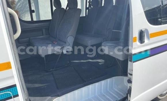 Buy Used Toyota Hiace White Car in Mbabane in Manzini Buy Used Toyota Hiace White Car in Mbabane in Manzini