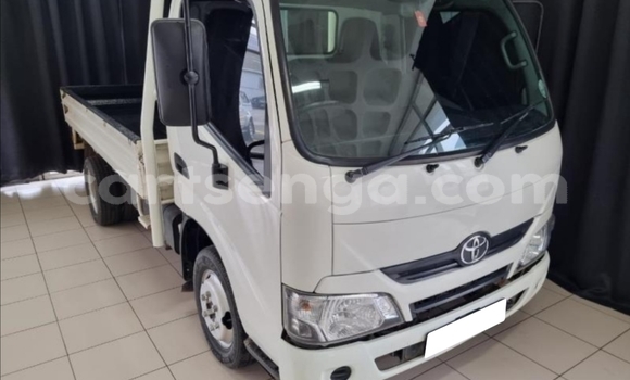 Nunua Ilio tumika Toyota Dyna White Lori ndani ya Big Bend nchini Wilaya ya Lubombo