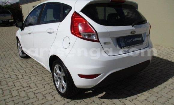 Nunua Ilio tumika Ford Fiesta White Gari ndani ya Bhunya nchini Manzini Nunua Ilio tumika Ford Fiesta White Gari ndani ya Bhunya nchini Manzini