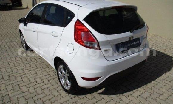 Nunua Ilio tumika Ford Fiesta White Gari ndani ya Bhunya nchini Manzini Nunua Ilio tumika Ford Fiesta White Gari ndani ya Bhunya nchini Manzini