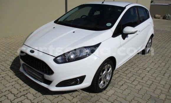Nunua Ilio tumika Ford Fiesta White Gari ndani ya Bhunya nchini Manzini Nunua Ilio tumika Ford Fiesta White Gari ndani ya Bhunya nchini Manzini
