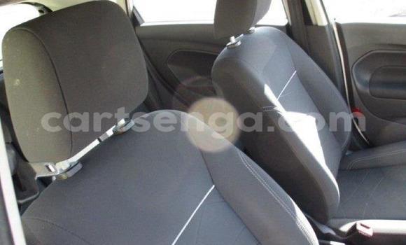 Nunua Ilio tumika Ford Fiesta White Gari ndani ya Bhunya nchini Manzini Nunua Ilio tumika Ford Fiesta White Gari ndani ya Bhunya nchini Manzini