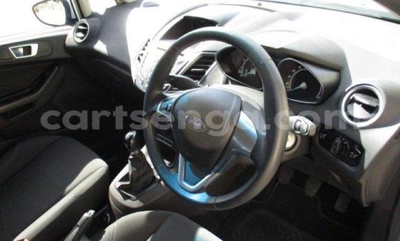 Nunua Ilio tumika Ford Fiesta White Gari ndani ya Bhunya nchini Manzini Nunua Ilio tumika Ford Fiesta White Gari ndani ya Bhunya nchini Manzini