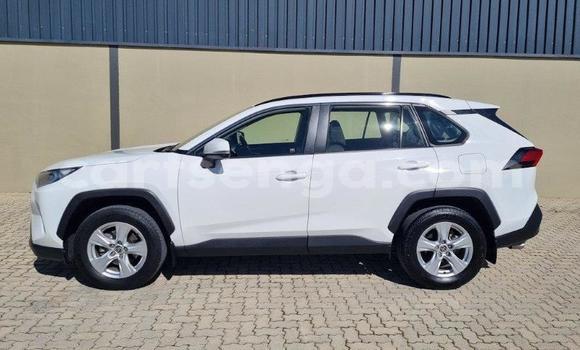 Nunua Ilio tumika Toyota RAV4 White Gari ndani ya Bhunya nchini Manzini Nunua Ilio tumika Toyota RAV4 White Gari ndani ya Bhunya nchini Manzini