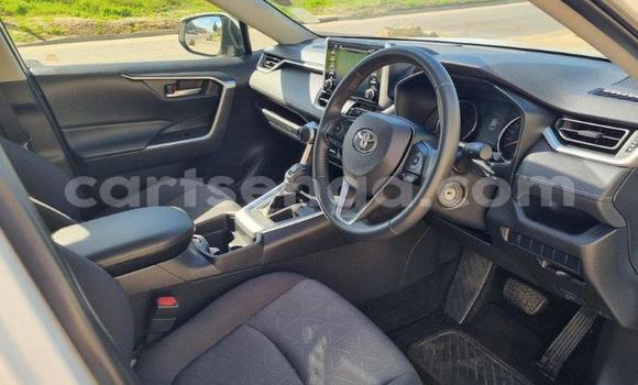 Nunua Ilio tumika Toyota RAV4 White Gari ndani ya Bhunya nchini Manzini Nunua Ilio tumika Toyota RAV4 White Gari ndani ya Bhunya nchini Manzini